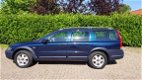 Volvo V70 Cross Country - 2.4 T Comfort Line IJskoude Airco Automaat APK 6/2020 - 1 - Thumbnail