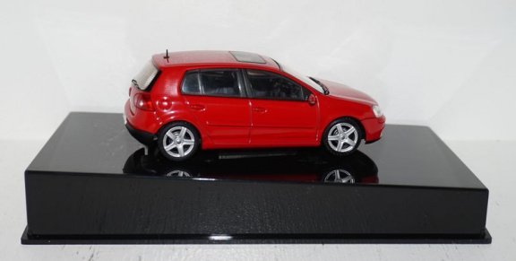 1:43 Autoart Volkswagen VW Golf 5 V 5deurs 2005 rood - 2