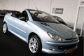 Peugeot 206 CC - 1.6-16V Premium 109Pk Airco Cabriolet Parkeersensor SportVelgen 122290km Cabrio Har - 1 - Thumbnail