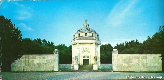 Slowakije Krásnohorské Podhradie Mauzoleum 1973 - 1