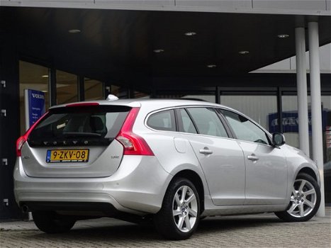 Volvo V60 - D2 Aut. Momentum Scandinavian Schuifdak Standkachel OnCall Navi - 1