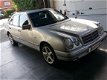 Mercedes-Benz E-klasse - 240 Avantgarde Mooiste youngtimer één eigenaar - 1 - Thumbnail