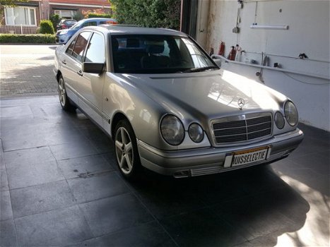 Mercedes-Benz E-klasse - 240 Avantgarde Mooiste youngtimer één eigenaar - 1