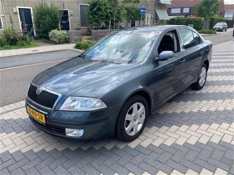 Skoda Octavia - 2.0 FSI Elegance / nieuwe apk / NAP / clima - 1