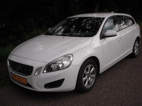 Volvo V60 - ECO DRIVE ENERGIELABEL A 2013 ook in zwart D4 - 1