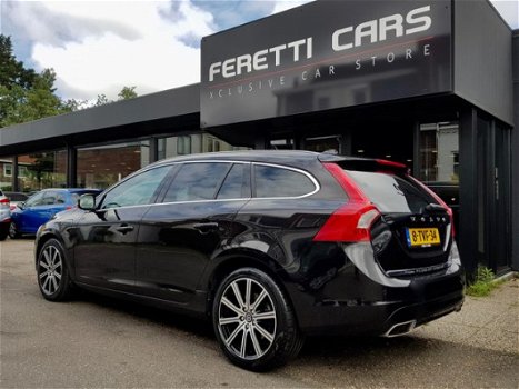 Volvo V60 - D6 PLUG-IN HYBRID AUT6 SUMMUM LEDER SCHUIFDAK NAVI CAMERA XENON LMV PDC - 1