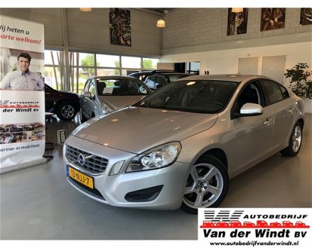 Volvo S60 - 2.0T Intro Edition Trekhaak Navigatie Cruise Control | PARKEERSENSOREN AIRCO HIGH PERFOR - 1