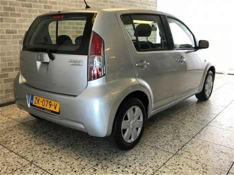 Daihatsu Sirion - 2 1.3 Prestige Airco/Lm-velgen/Radio cd/El. ramen - 1