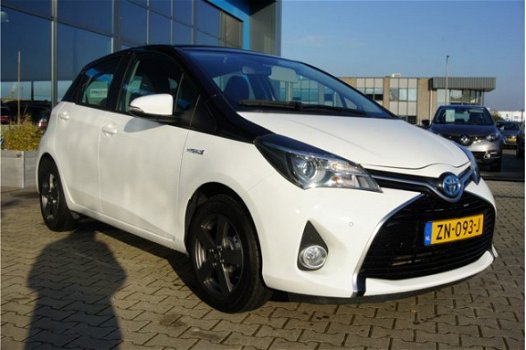Toyota Yaris - 1.5 Hybrid premium 100PK , 1 jaar garantie Clima , Pdc, Cruise Control, 15 Inch licht - 1