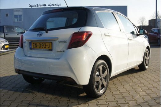 Toyota Yaris - 1.5 Hybrid premium 100PK , 1 jaar garantie Clima , Pdc, Cruise Control, 15 Inch licht - 1