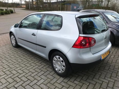 Volkswagen Golf - 1.6 FSI Trendline - 1