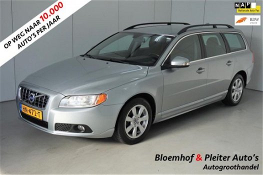 Volvo V70 - 1.6D DRIVe Kinetic / Navigatie / Climate Control / Trekhaak / - 1