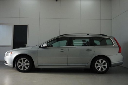 Volvo V70 - 1.6D DRIVe Kinetic / Navigatie / Climate Control / Trekhaak / - 1