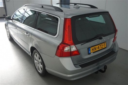 Volvo V70 - 1.6D DRIVe Kinetic / Navigatie / Climate Control / Trekhaak / - 1