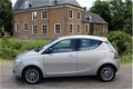 Lancia Y(psilon) - 0.9 TwinAir Gold Climate control, parkeersensoren, Parrot - 1 - Thumbnail