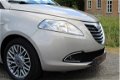 Lancia Y(psilon) - 0.9 TwinAir Gold Climate control, parkeersensoren, Parrot - 1 - Thumbnail