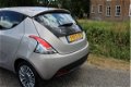 Lancia Y(psilon) - 0.9 TwinAir Gold Climate control, parkeersensoren, Parrot - 1 - Thumbnail