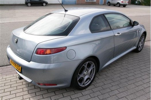 Alfa Romeo GT - 1.9 JTD Distinctive - 1