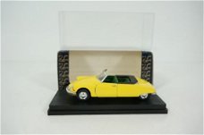 1:43 RIO 983 Citroën DS 19 1961 cabriolet geel