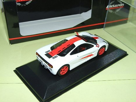 1:43 Minichamps 533133442 McLaren F1 roadcar White-Red - 0