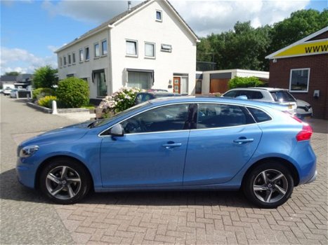 Volvo V40 - 2.0 D2 120pk R-Design Bns Navi, Led, 16''Lmv - 1