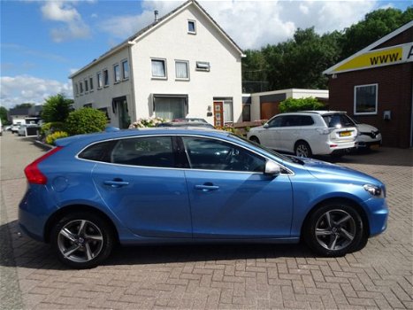 Volvo V40 - 2.0 D2 120pk R-Design Bns Navi, Led, 16''Lmv - 1