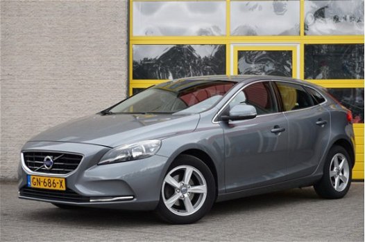 Volvo V40 - 2.0 D2 Momentum Business BJ2015 Navi | Clima | LMV 16'' | PDC | Chroom - 1