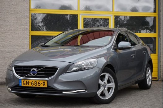 Volvo V40 - 2.0 D2 Momentum Business BJ2015 Navi | Clima | LMV 16'' | PDC | Chroom - 1