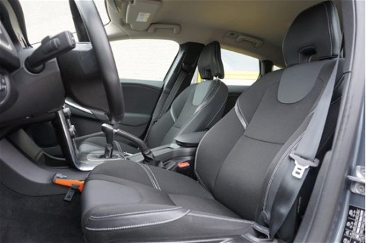 Volvo V40 - 2.0 D2 Momentum Business BJ2015 Navi | Clima | LMV 16'' | PDC | Chroom - 1