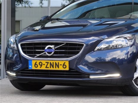 Volvo V40 - 1.6 T4 Momentum | Panoramadak | BLIS | Elektrisch bedienbare bestuurdersstoel | Nieuwsta - 1
