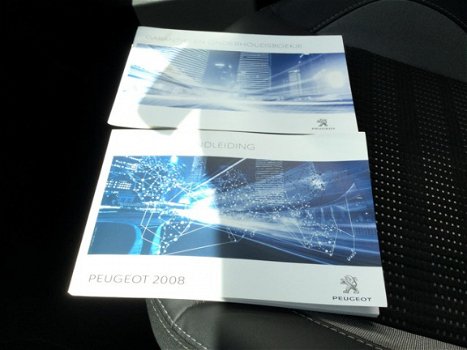 Peugeot 2008 - 110pk Allure Navigatie Panoramadak Climate Control - 1