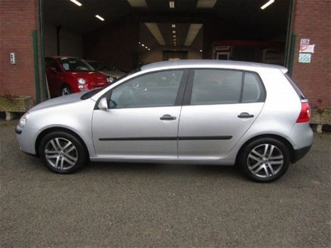 Volkswagen Golf - 1.6 FSI Trendline - 1