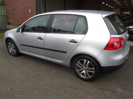 Volkswagen Golf - 1.6 FSI Trendline - 1