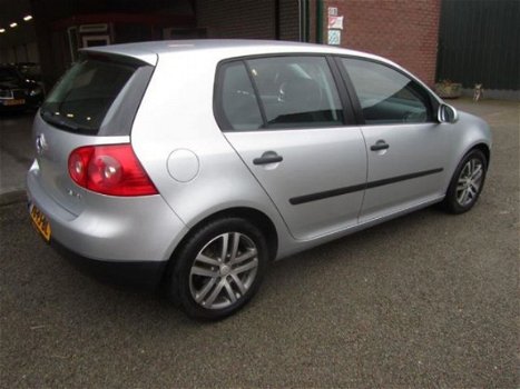 Volkswagen Golf - 1.6 FSI Trendline - 1