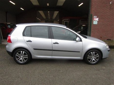 Volkswagen Golf - 1.6 FSI Trendline - 1