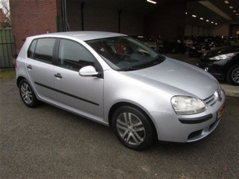 Volkswagen Golf - 1.6 FSI Trendline - 1