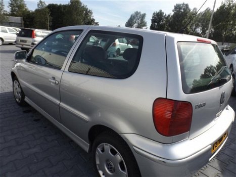 Volkswagen Polo - 1.4 16V 75pk - 1