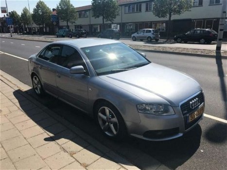 Audi A4 - 2.0tdi s-line uitvoering 125kW Navi - 1