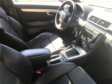 Audi A4 - 2.0tdi s-line uitvoering 125kW Navi - 1