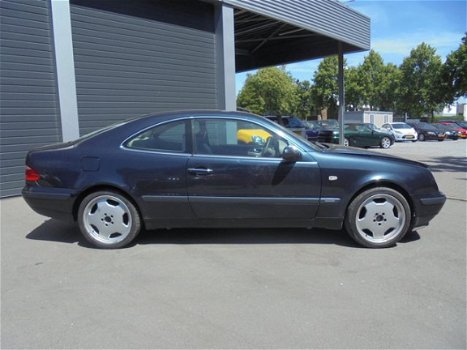 Mercedes-Benz CLK-klasse Coupé - 230 K. Elegance Lichte voorschade - 1