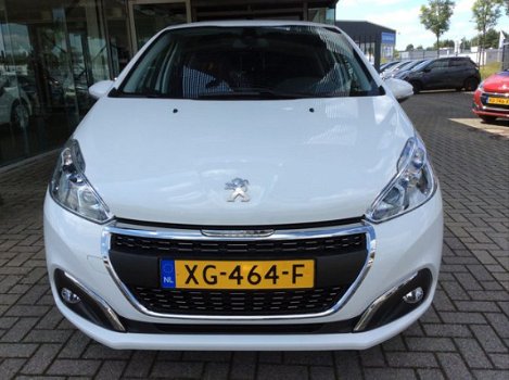 Peugeot 208 - 1.2 PureTech Signature 82 - 1