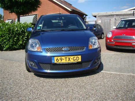 Ford Fiesta - 1.6-16V Futura - 1