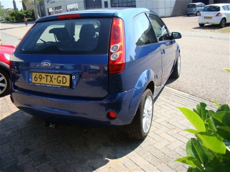 Ford Fiesta - 1.6-16V Futura - 1