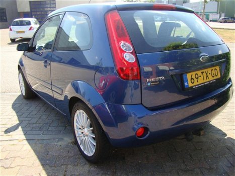 Ford Fiesta - 1.6-16V Futura - 1