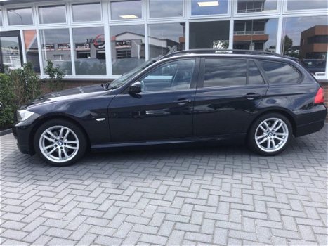 BMW 3-serie Touring - 320d Business Line Oudjaar korting 1000, - euro voordeel - 1