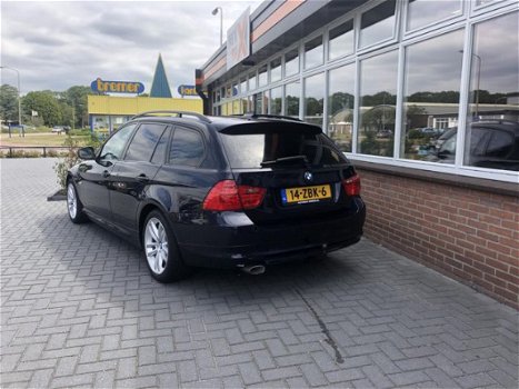 BMW 3-serie Touring - 320d Business Line Oudjaar korting 1000, - euro voordeel - 1