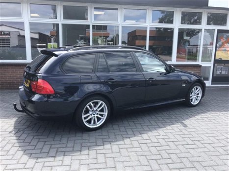 BMW 3-serie Touring - 320d Business Line Oudjaar korting 1000, - euro voordeel - 1