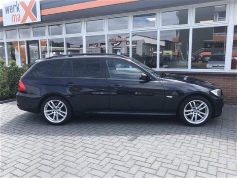 BMW 3-serie Touring - 320d Business Line Oudjaar korting 1000, - euro voordeel - 1