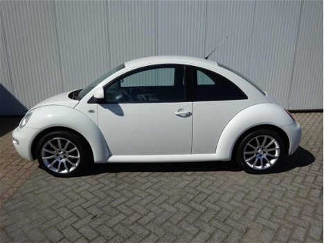 Volkswagen New Beetle - 2.0 Highline - 1