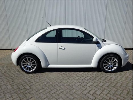 Volkswagen New Beetle - 2.0 Highline - 1